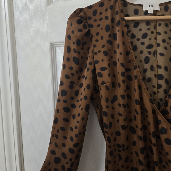 LPA Fabrizia Animal Printed Satin Wrap Midi Dress Size S - Picture 4 of 7